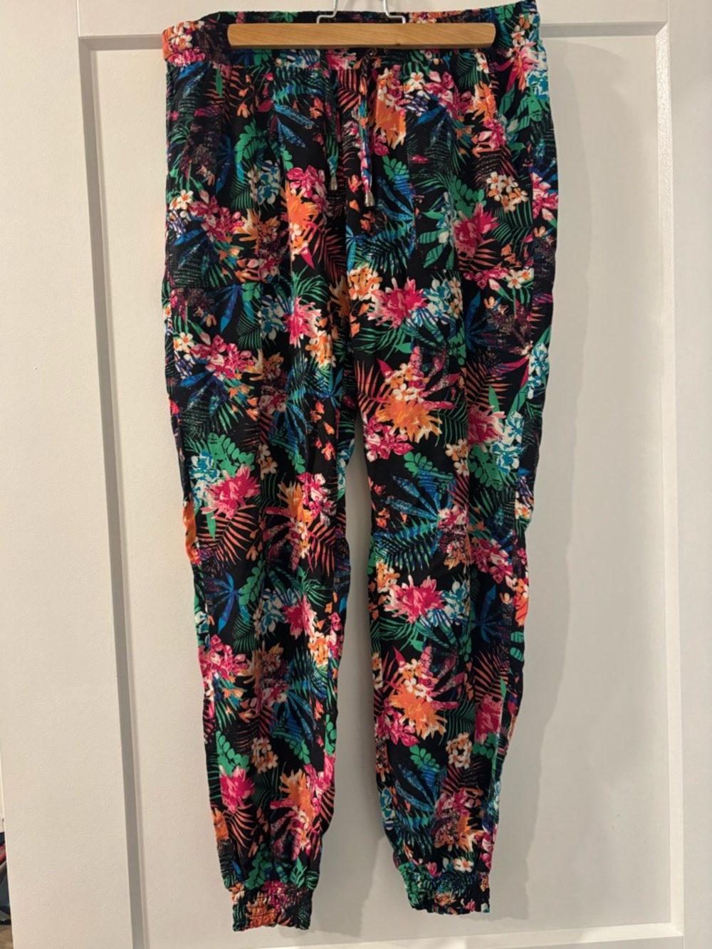 Tropical Floral Jogger Pants - Black Multi color